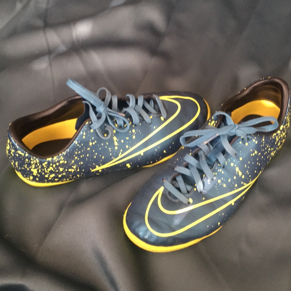 Boys shoes